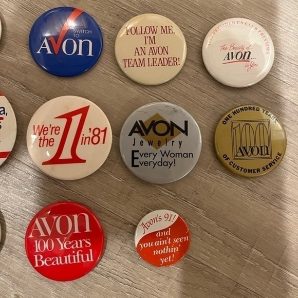 11 Vintage Avon Pinback President Club Avon Lady Buttons, Sales Promotional - Picture 6 of 13
